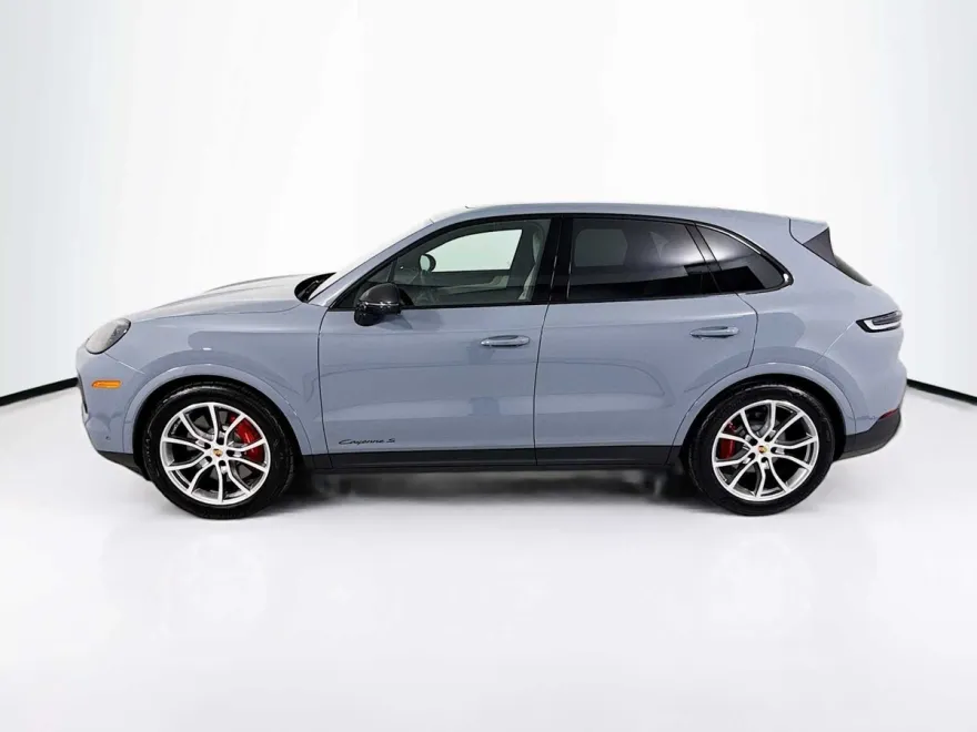 2025 Porsche Cayenne S photo 1