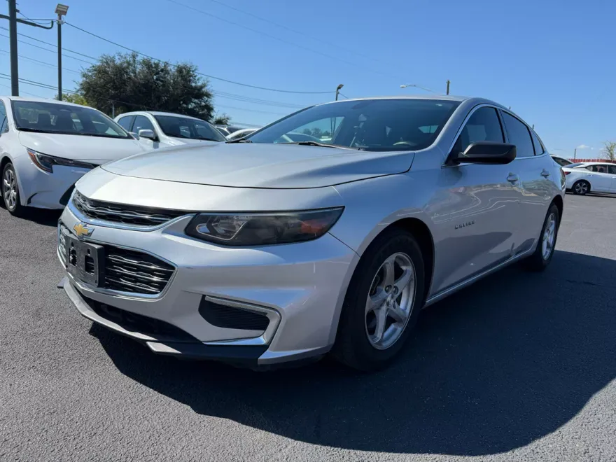 2017 Chevrolet Malibu LS photo 1