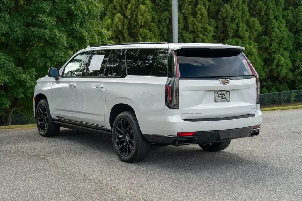 2023 Cadillac Escalade ESV Sport photo 1