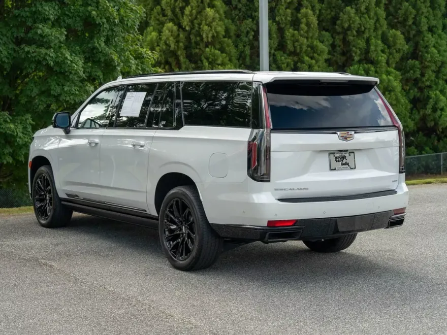 2023 Cadillac Escalade ESV Sport photo 1