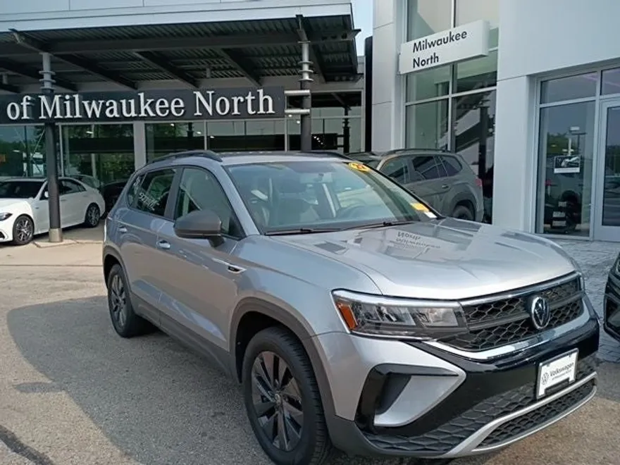 2022 Volkswagen Taos S photo 1