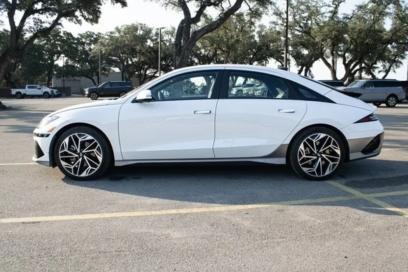 2023 Hyundai Ioniq 6 SEL photo 1