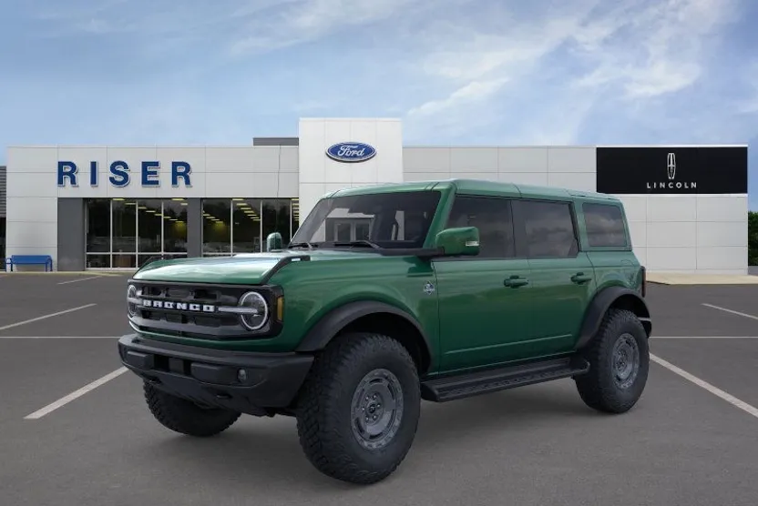 2025 Ford Bronco Outer Banks photo 1