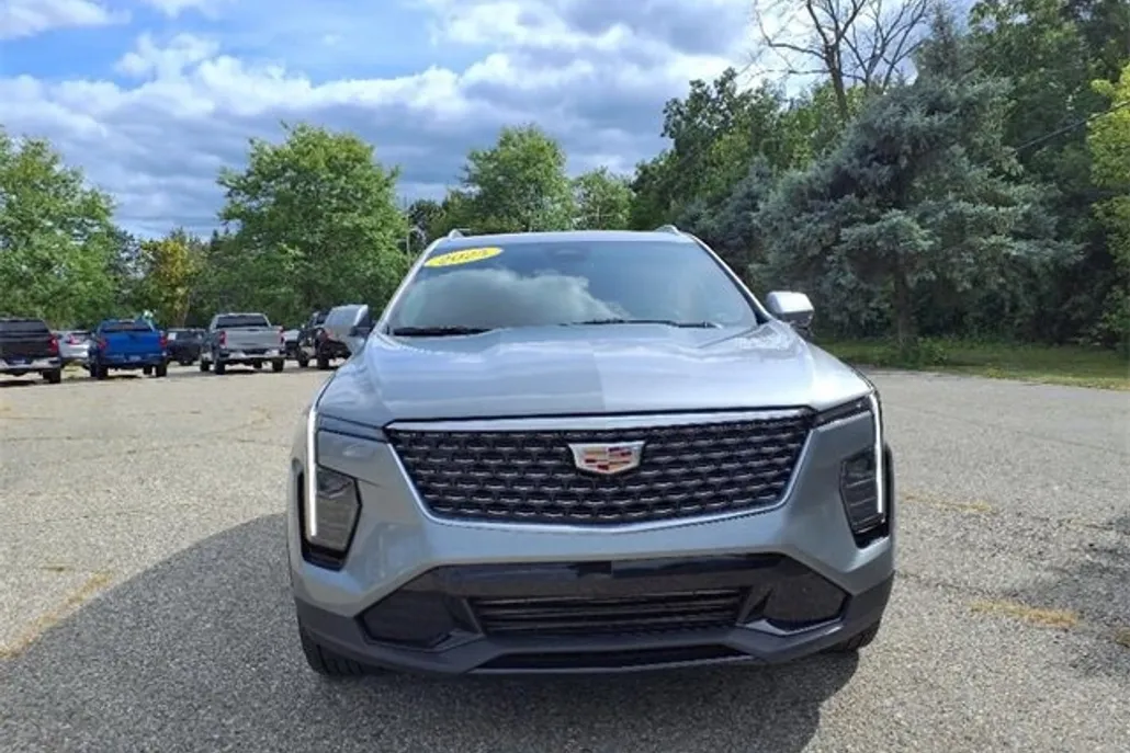 2025 Cadillac XT4 Premium Luxury photo 1
