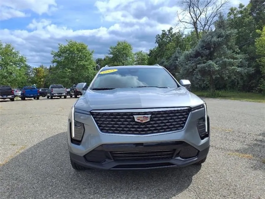 2025 Cadillac XT4 Premium Luxury photo 1