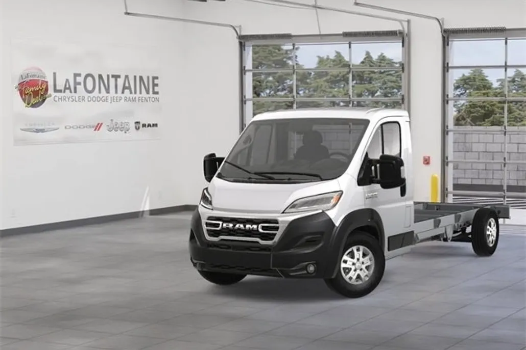 2025 Ram ProMaster 3500 Cutaway photo 1