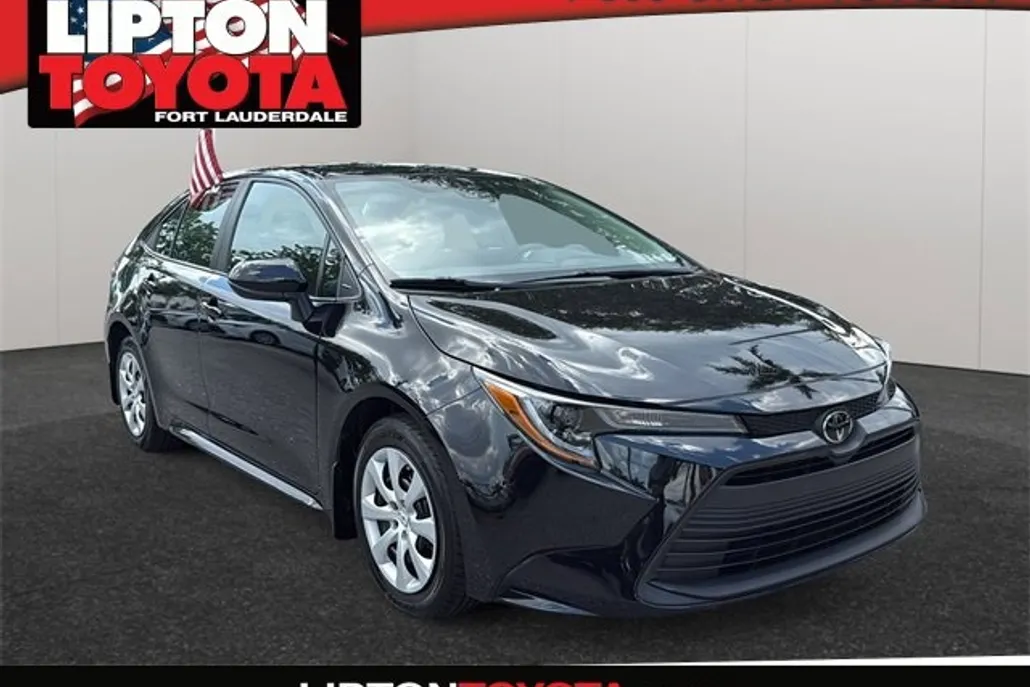 2024 Toyota Corolla LE photo 1