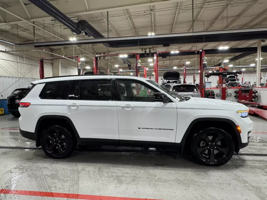 2021 Jeep Grand Cherokee Laredo photo 1