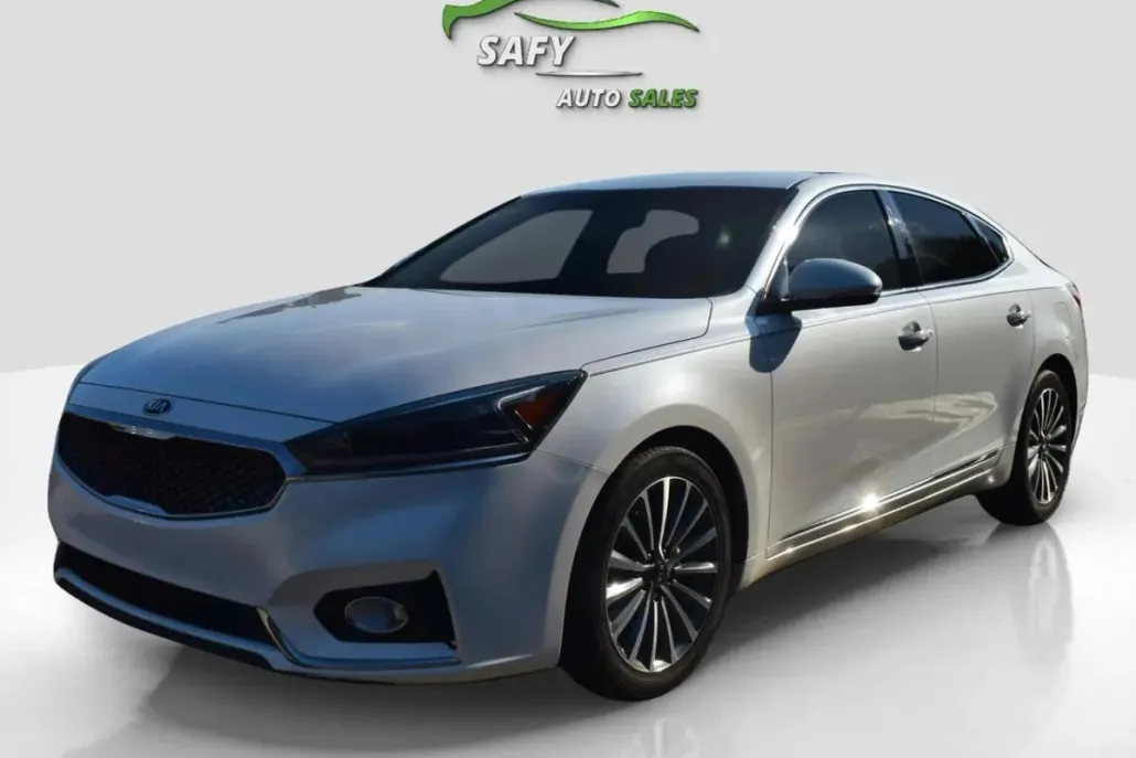 2017 Kia Cadenza Premium photo 1