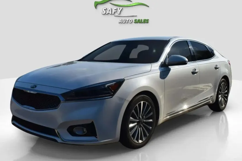 2017 Kia Cadenza Premium photo 1