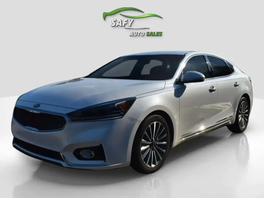 2017 Kia Cadenza Premium photo 1