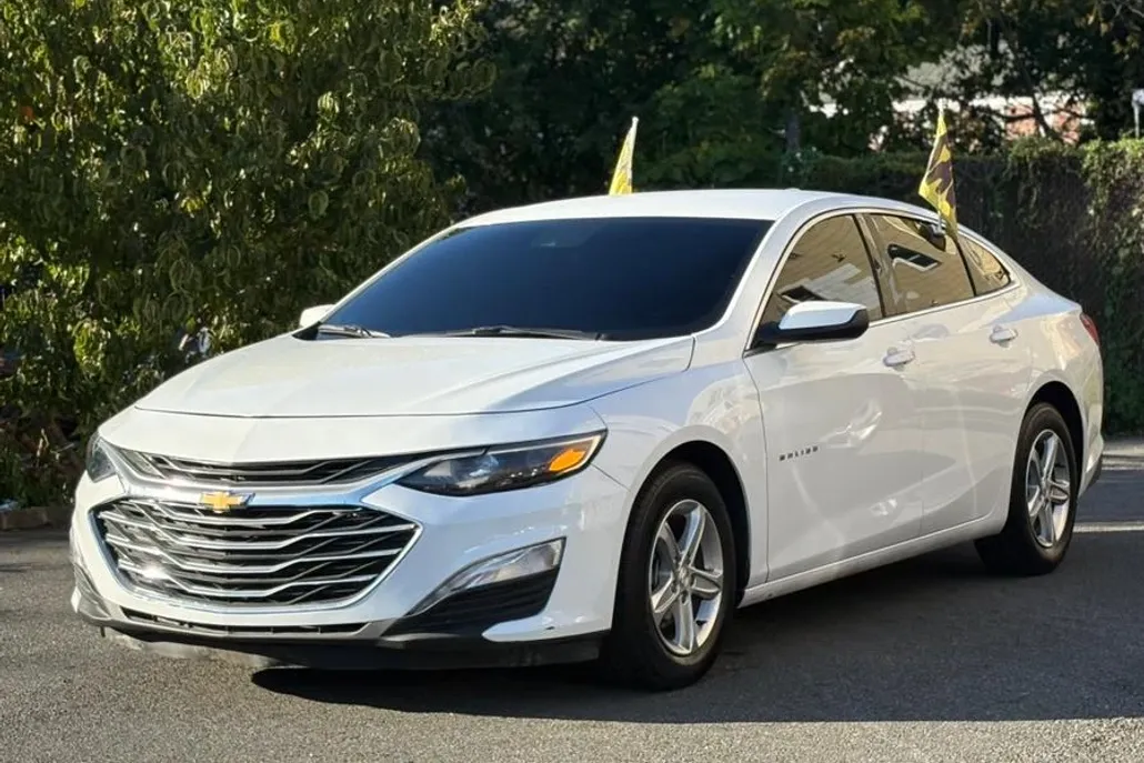 2024 Chevrolet Malibu 1LT photo 1