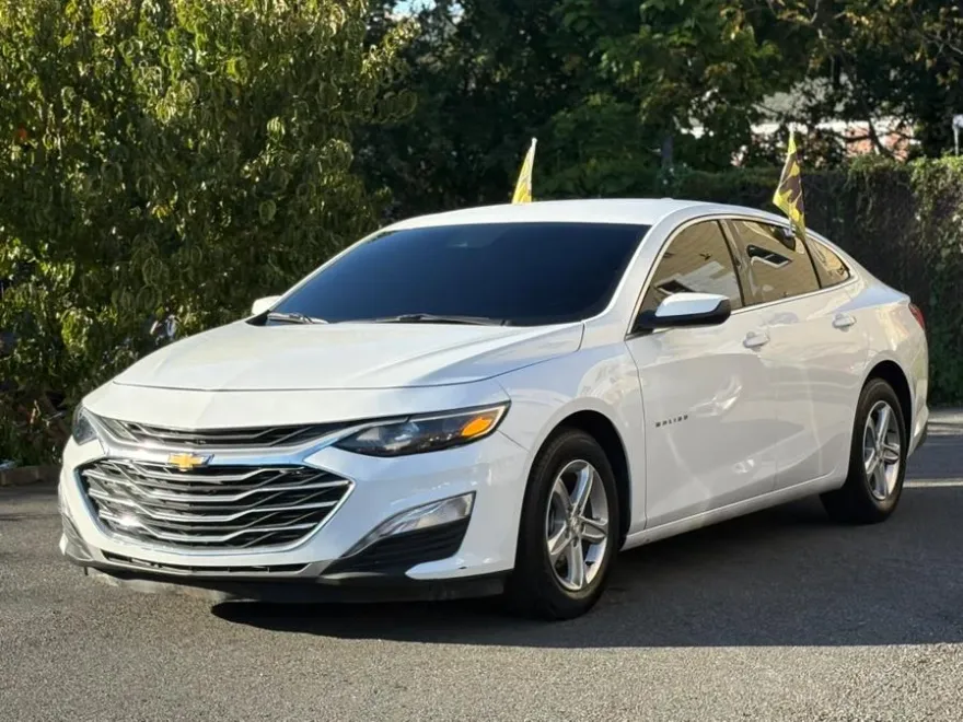 2024 Chevrolet Malibu 1LT photo 1