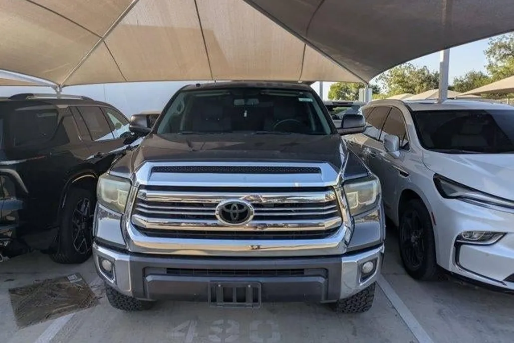 2016 Toyota Tundra SR5 photo 1