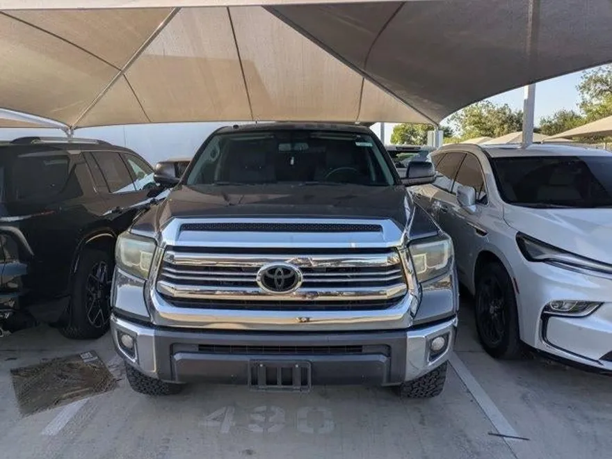 2016 Toyota Tundra SR5 photo 1