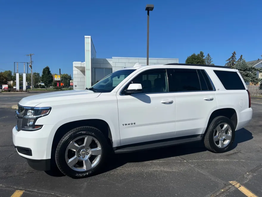 2017 Chevrolet Tahoe LT photo 1