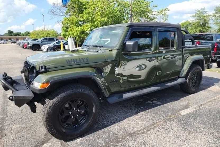 2021 Jeep Gladiator Willys Sport photo 1