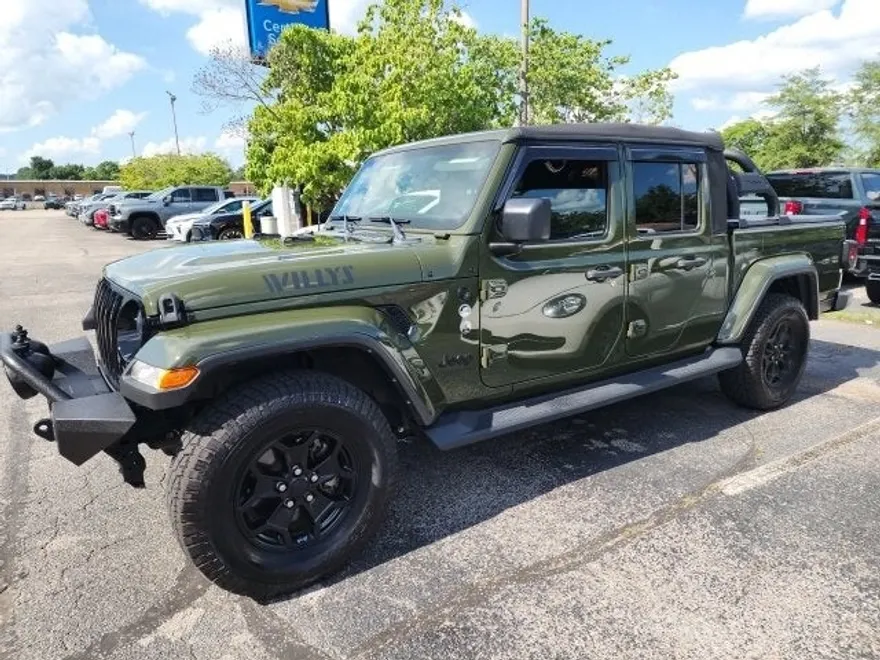 2021 Jeep Gladiator Willys Sport photo 1