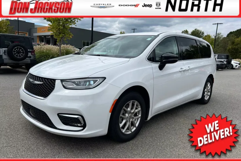 2024 Chrysler Pacifica Touring L photo 1