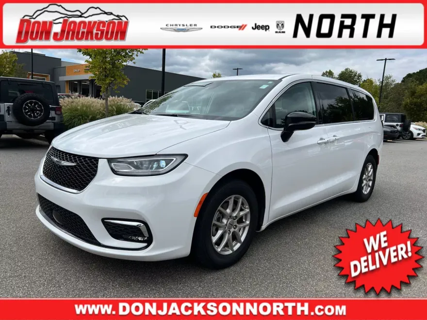 2024 Chrysler Pacifica Touring L photo 1