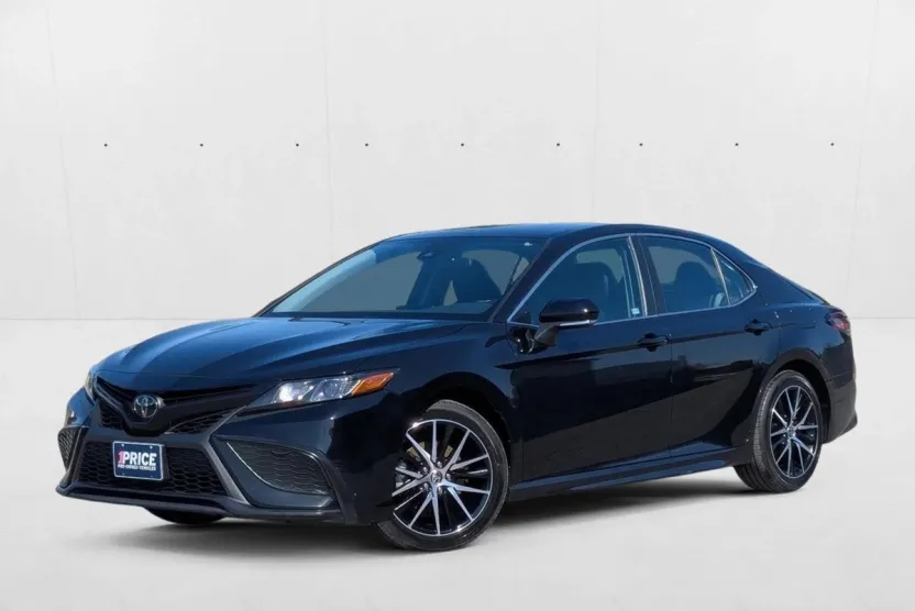 2023 Toyota Camry SE photo 1