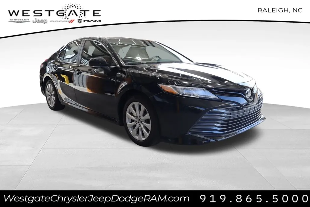 2020 Toyota Camry LE photo 1