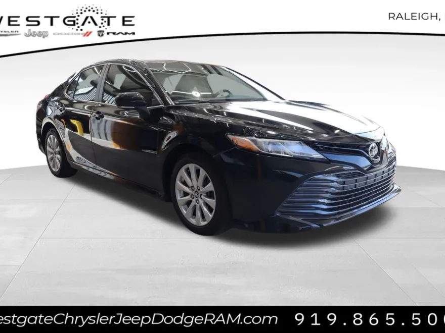 2020 Toyota Camry LE photo 1