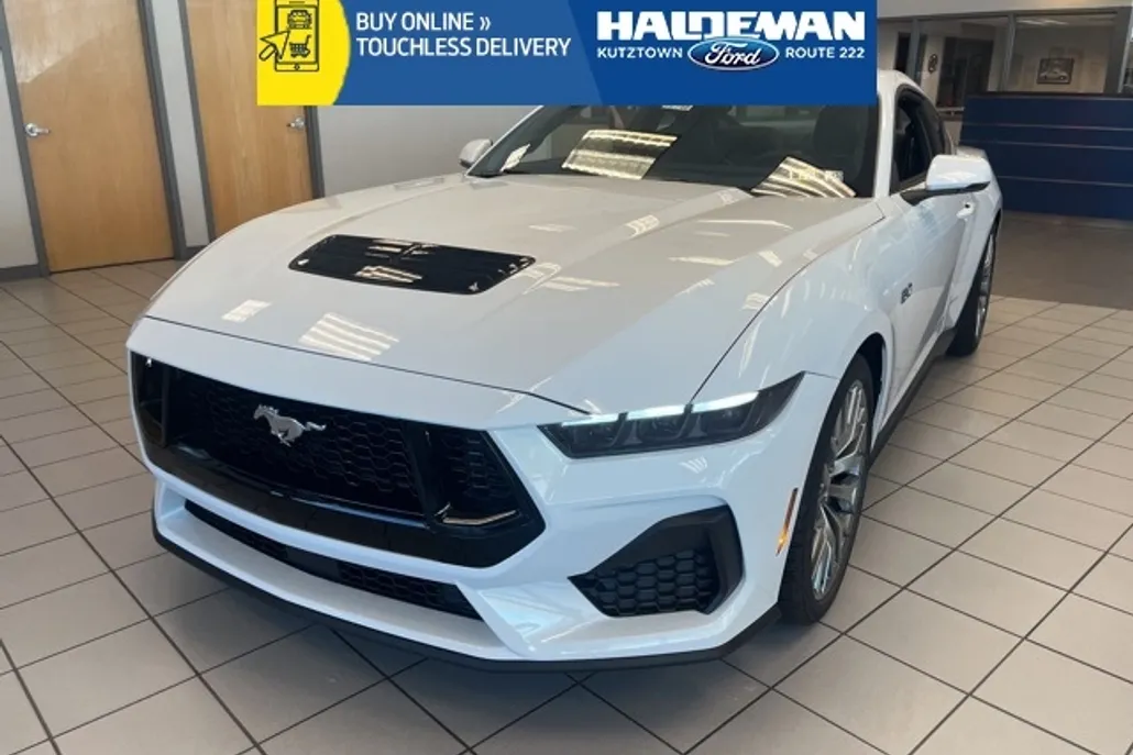 2025 Ford Mustang GT Premium photo 1