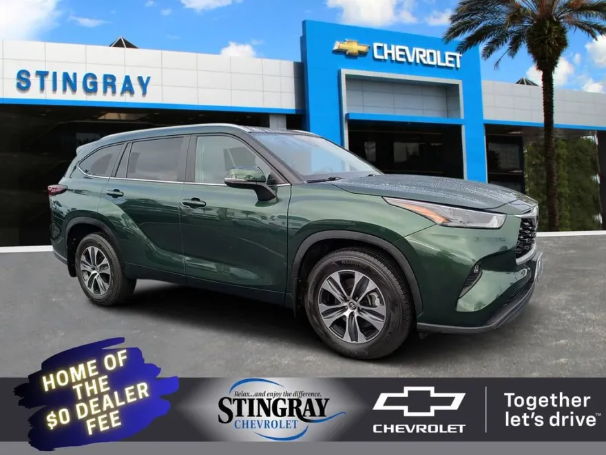 2024 Toyota Highlander LE photo 1