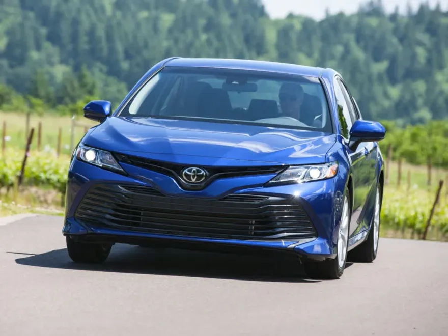 2020 Toyota Camry LE photo 1
