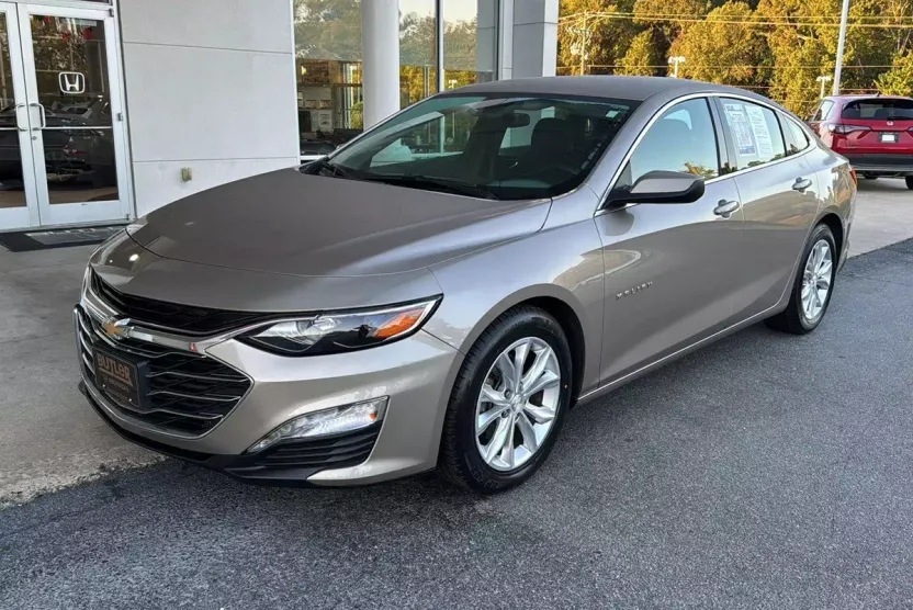 2023 Chevrolet Malibu 1LT photo 1