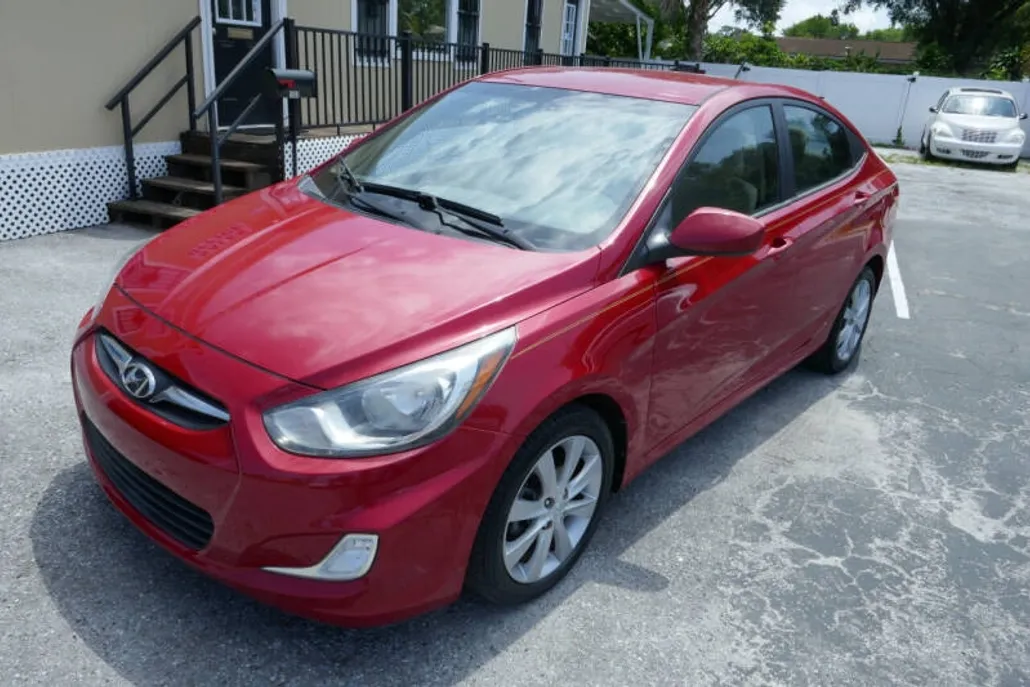 2012 Hyundai Accent GLS photo 1
