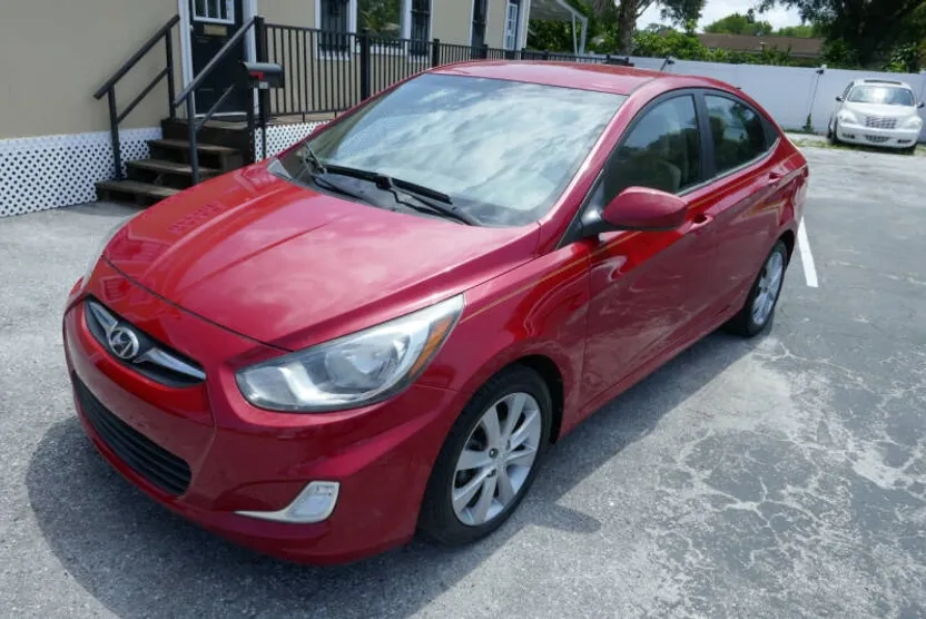 2012 Hyundai Accent GLS photo 1