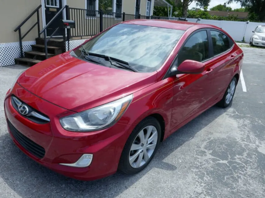 2012 Hyundai Accent GLS photo 1