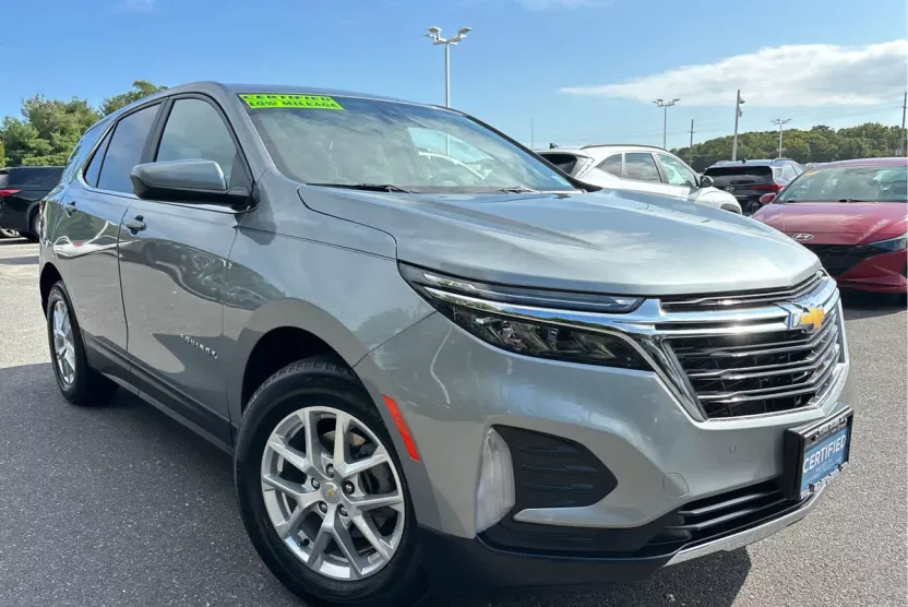 2024 Chevrolet Equinox LT photo 1