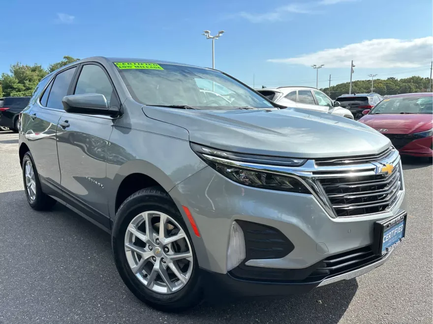 2024 Chevrolet Equinox LT photo 1