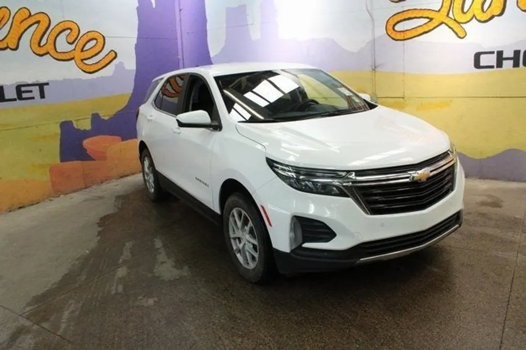 2022 Chevrolet Equinox LT photo 1