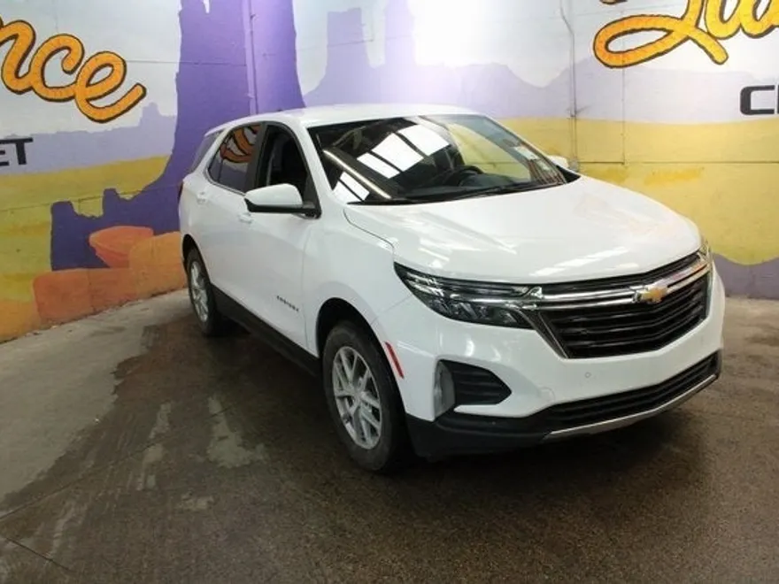 2022 Chevrolet Equinox LT photo 1