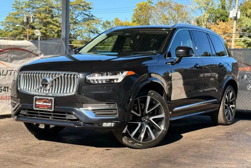 2023 Volvo XC90 Plus photo 1