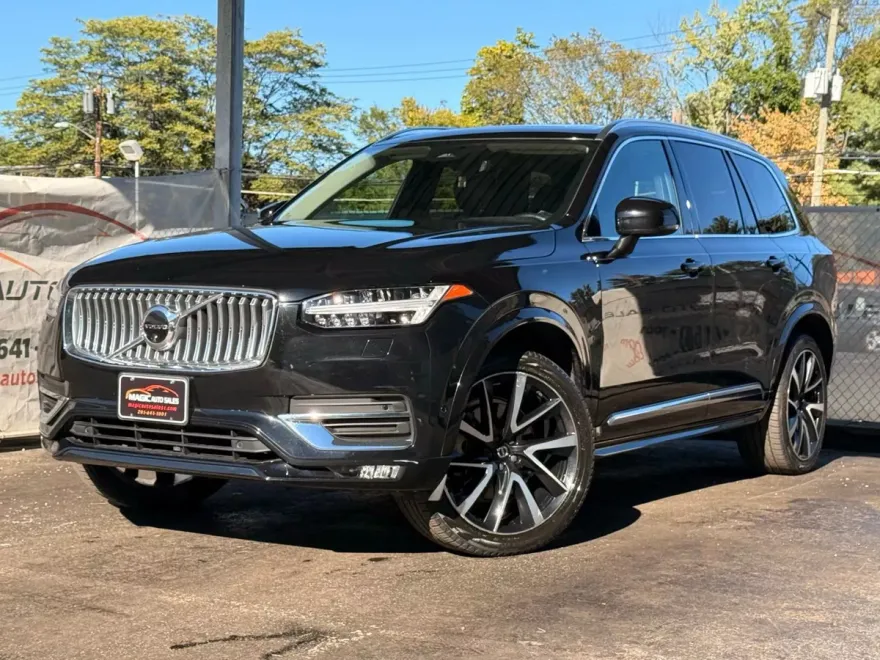 2023 Volvo XC90 Plus photo 1