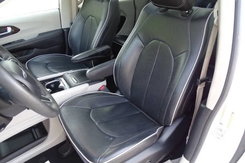 2023 Chrysler Pacifica Hybrid Limited photo 1