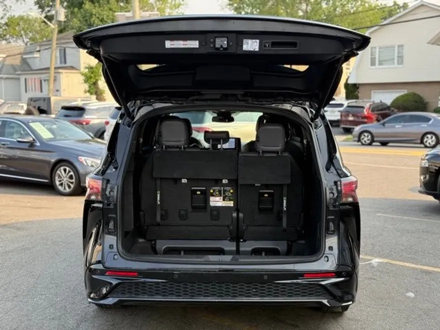 2022 Toyota Sienna XSE photo 7