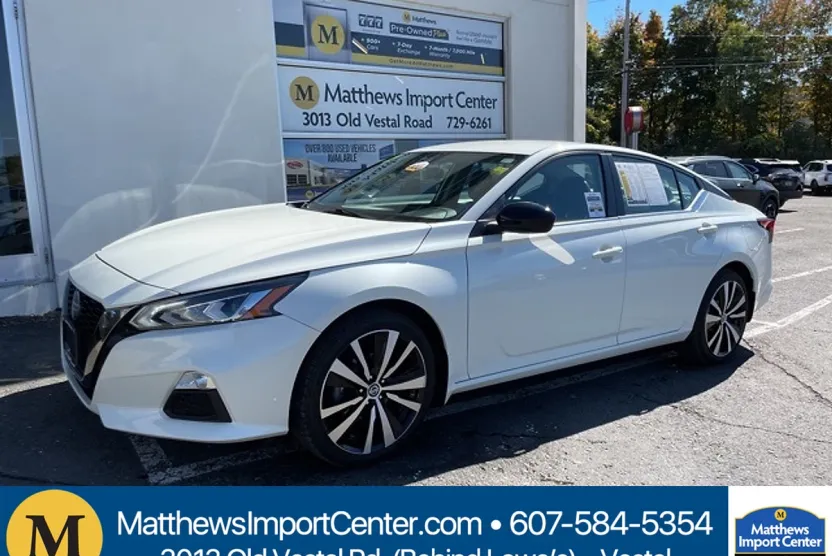 2022 Nissan Altima SR photo 1