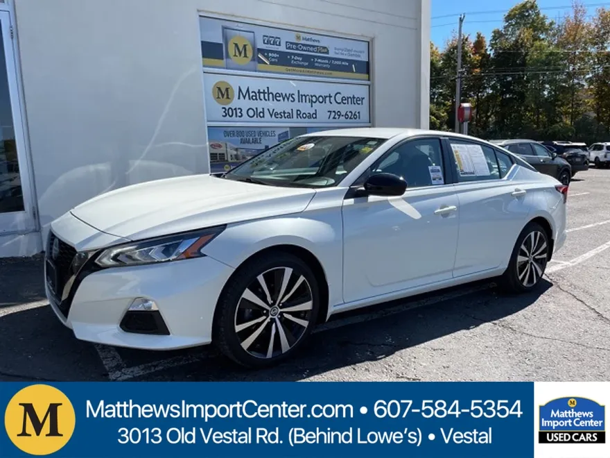 2022 Nissan Altima SR photo 1