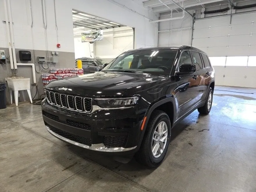 2025 Jeep Grand Cherokee Laredo photo 1