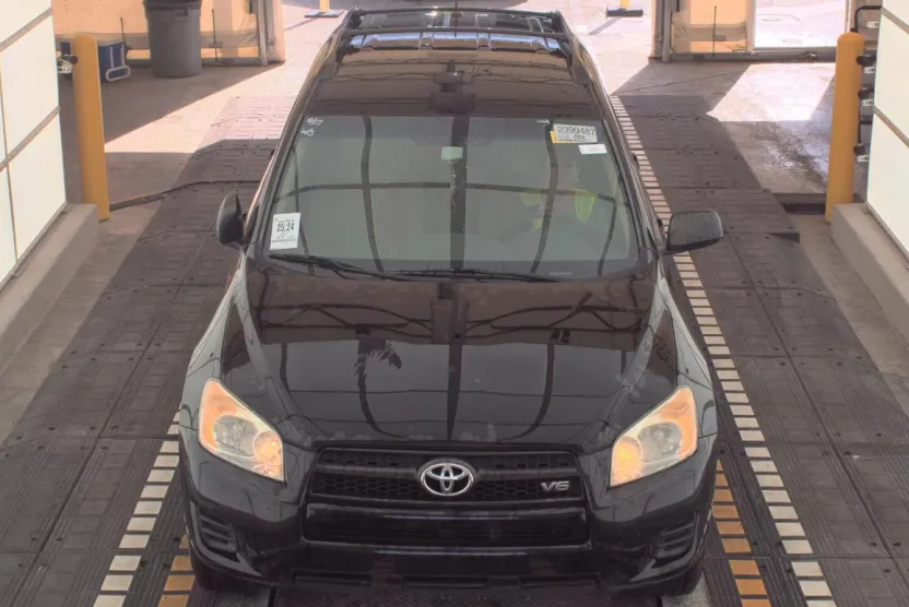 2011 Toyota RAV4 photo 1
