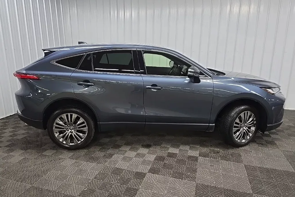 2022 Toyota Venza photo 1