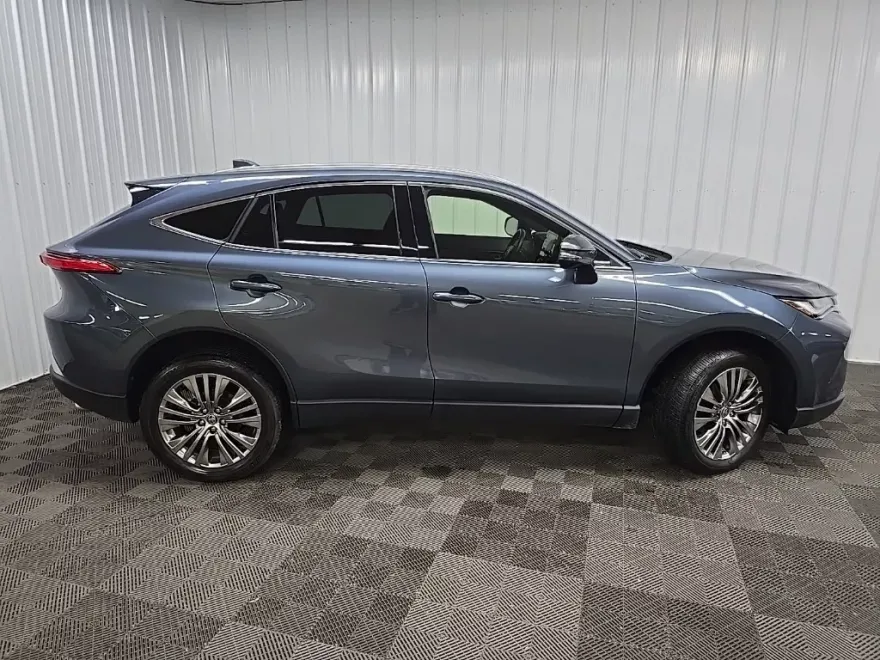 2022 Toyota Venza photo 1