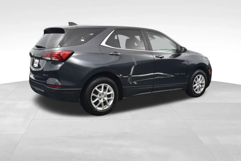 2022 Chevrolet Equinox LT photo 1