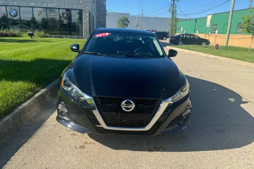 2019 Nissan Altima S photo 1
